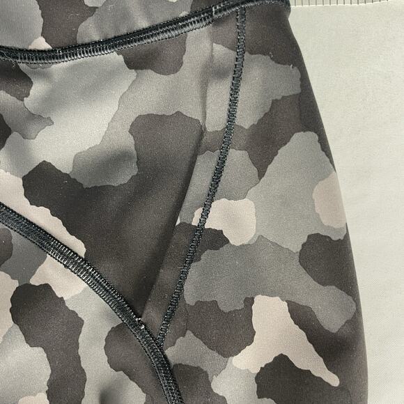 Athleta Lightning Camo 7/8 Tight Women's Size Medium Mid Rise Stretch Workout - Picture 4 of 7